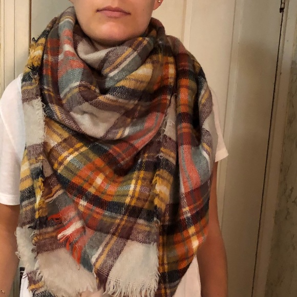 Zara Accessories - ZARA Blanket Scarf